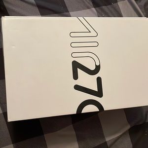 Womens size 6.5 air 270